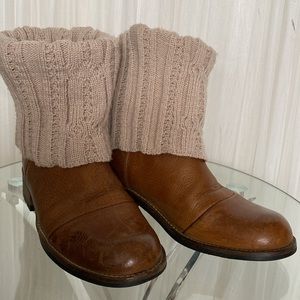 Kodiak Chelsea ankle distressed leather boots, colour cognac/tan knit top Size 7